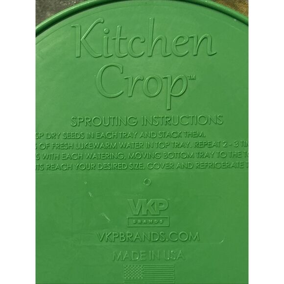 Deluxe Kitchen Crop Seed Sprouter with 4 Growing Trays and 16 Oz Of Radish Seeds - Picture 5 of 7